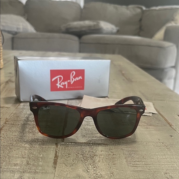 Ray-Ban sunglasses - Picture 1 of 5